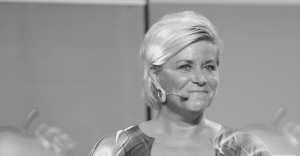 Bilde av Siv Jensen med mikrofon