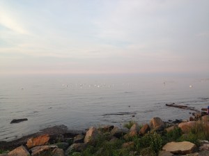 Bilde av strand, hav og blå himmel