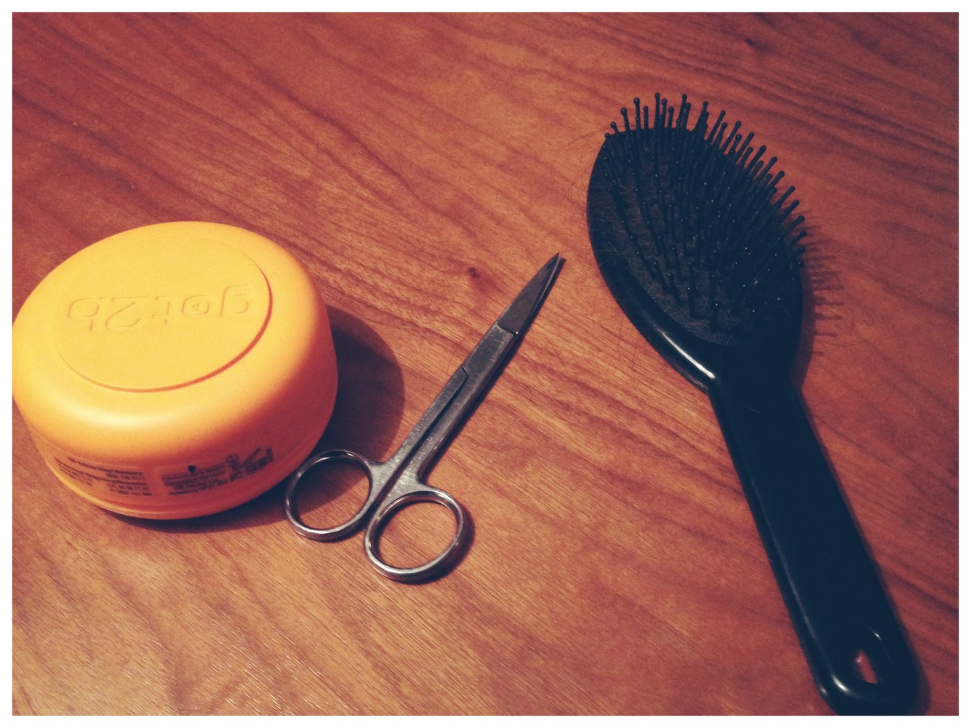 Illustrasjonsbilde: Børste, saks og hårgel