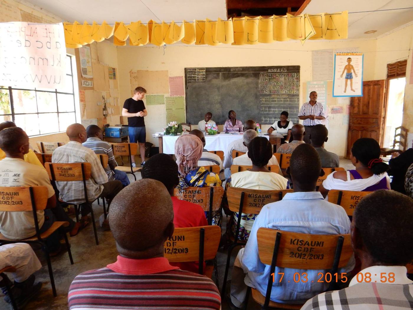 Jan Gunnar underviser i Kenya