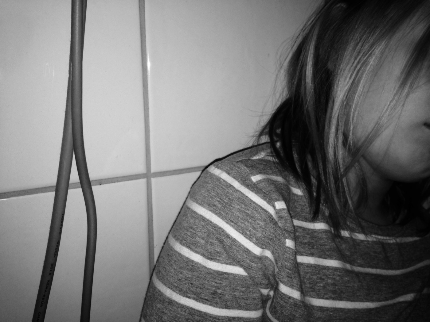 Bilde av jente i grått