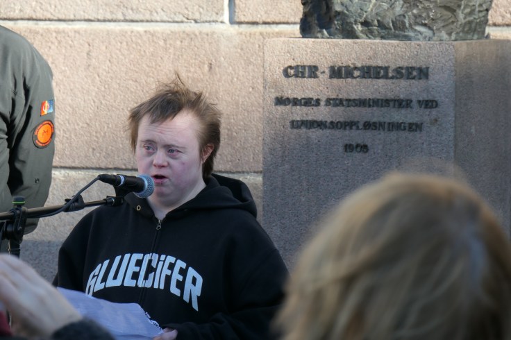 Marte Wexelsen Goksøyr utenfor stortinget