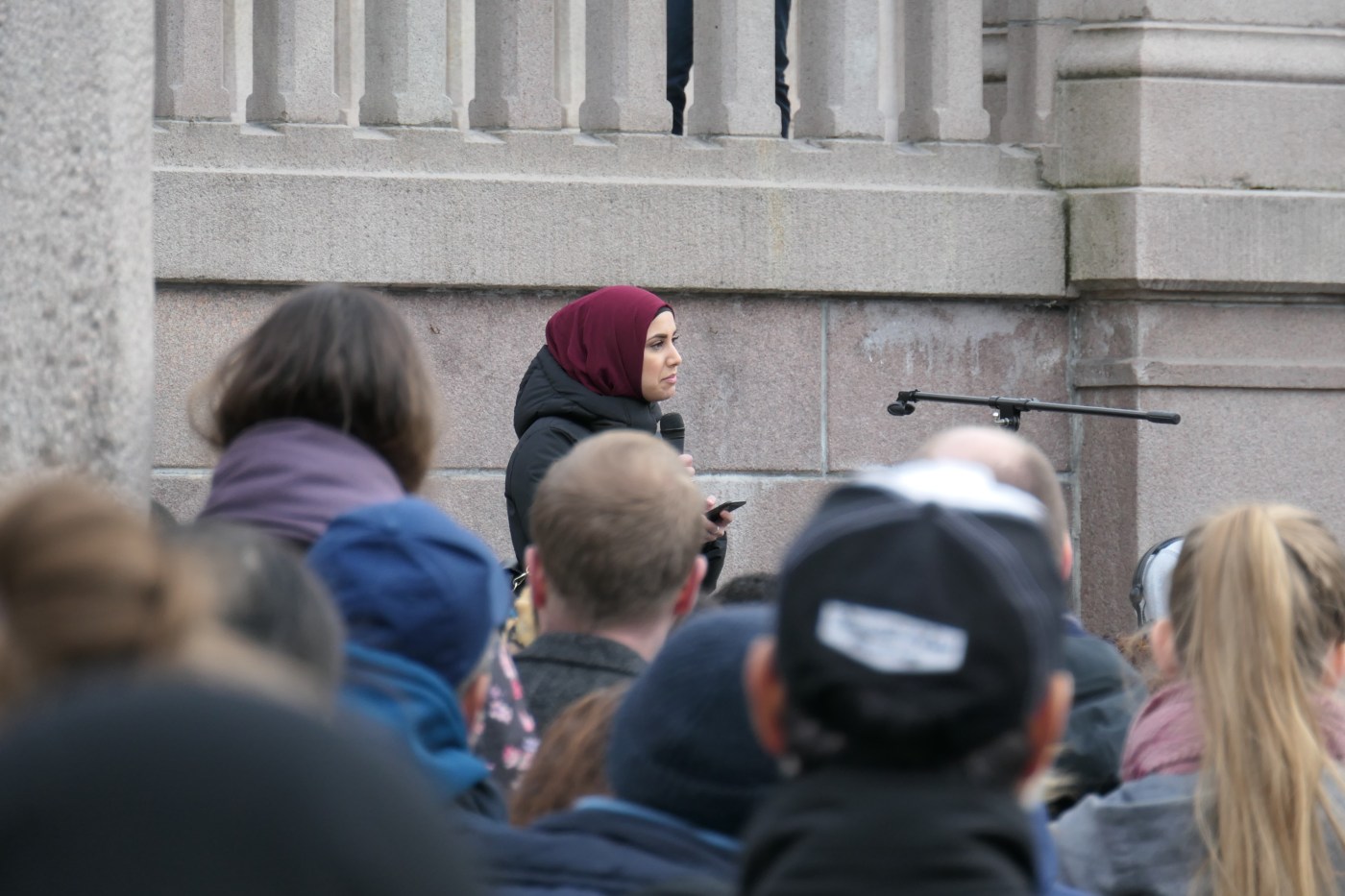 Faten Mahdi Al – Hussaini – Samfunnsdebattant utenfor stortinget