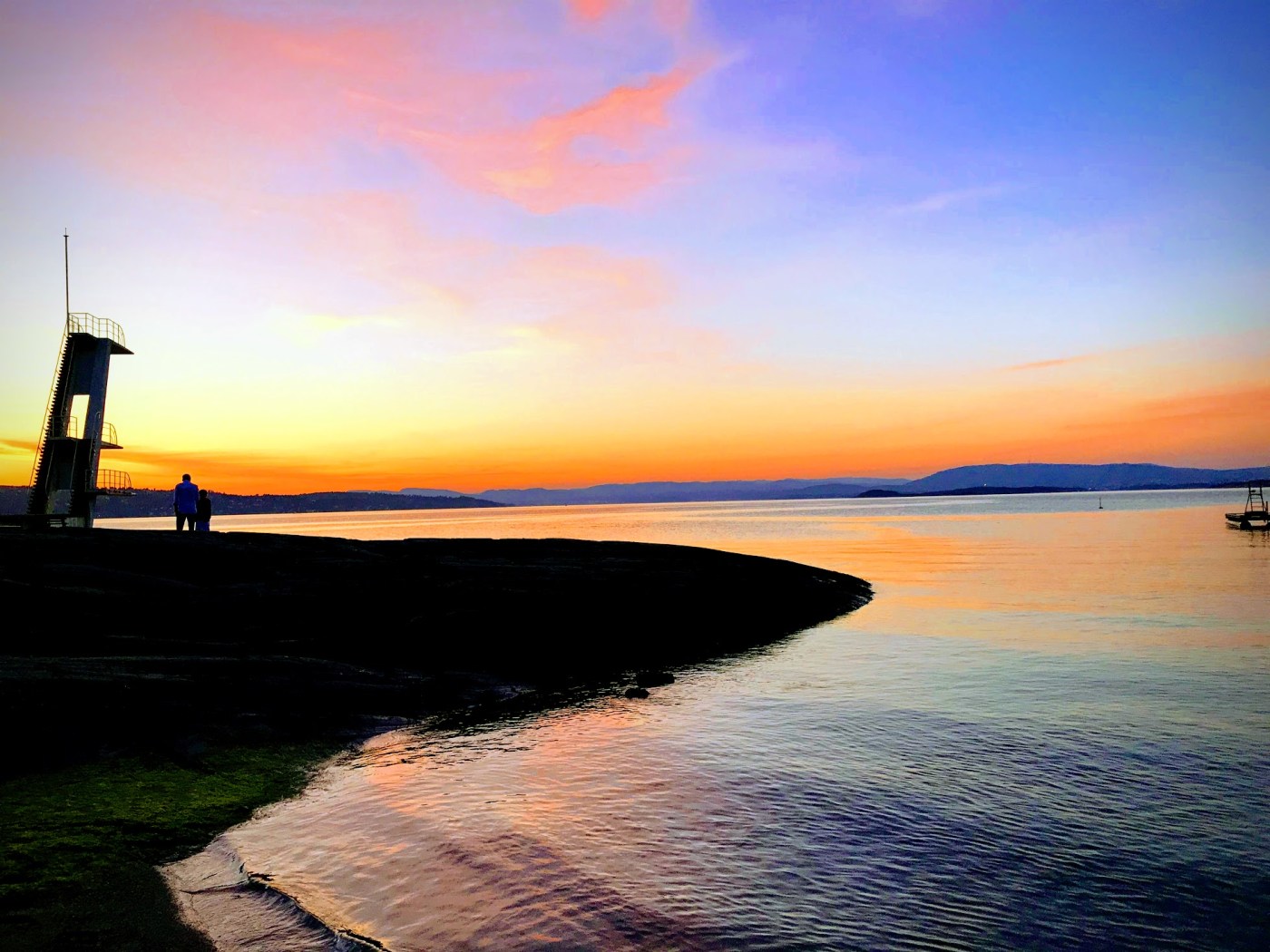 Bilde av stupetårn i solnedgang